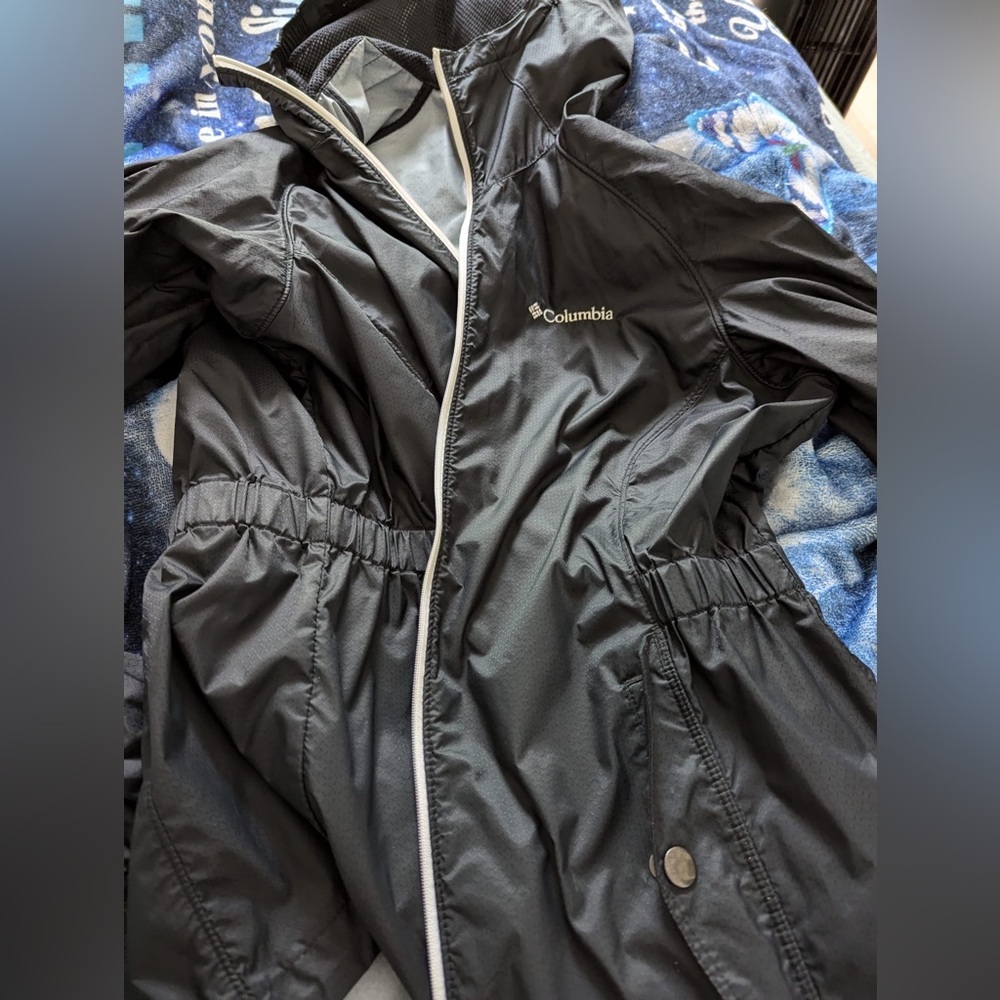 Columbia Raincoat in Medium